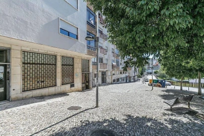 Loja para Venda em Cacém e São Marcos