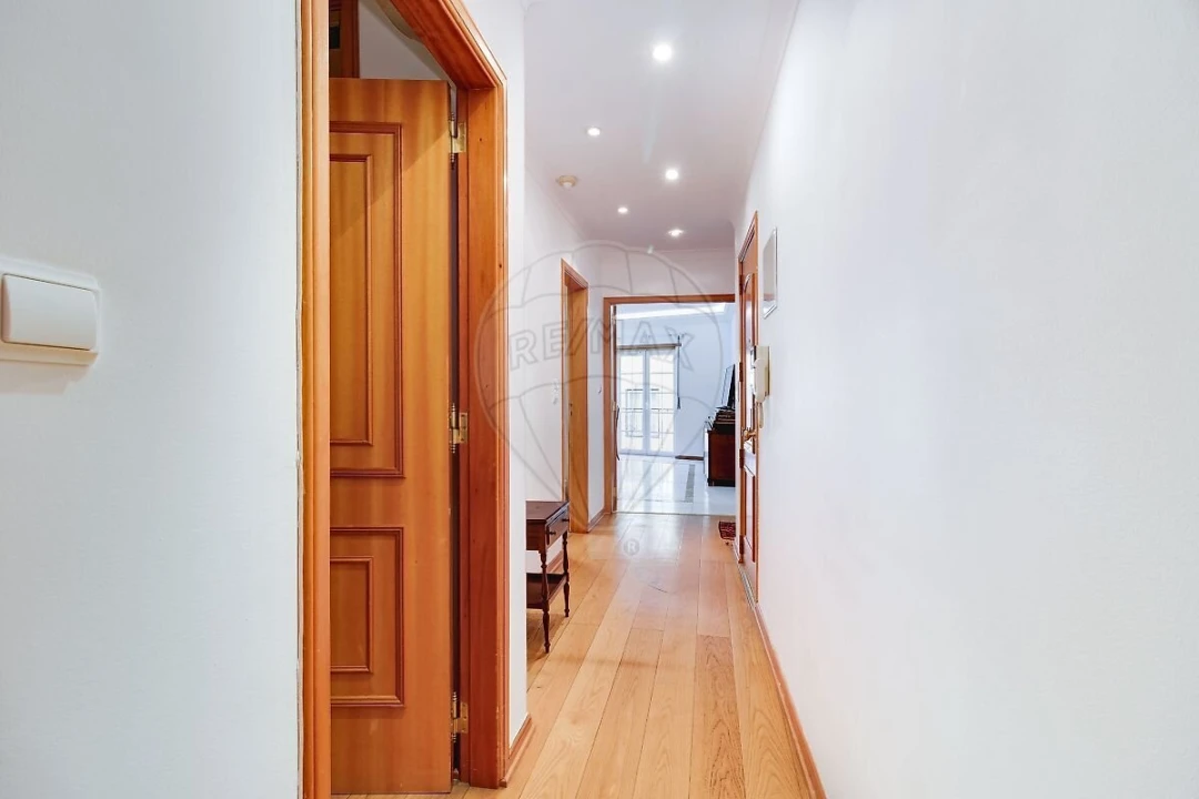 Apartamento T2 para Venda em Santa Maria Maior Foto 17