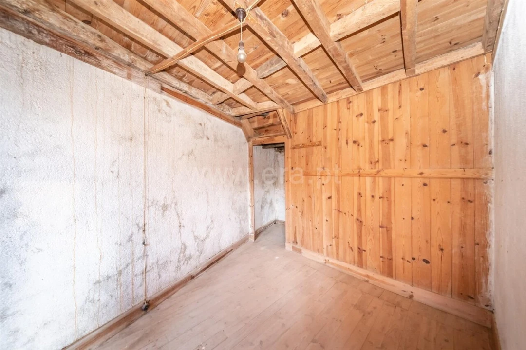 Moradia T5 para Venda em Casegas e Ourondo Foto 10