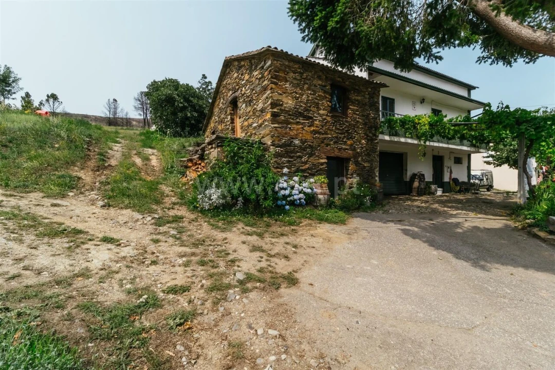 Moradia T0 para Venda em Vale da Amoreira Foto 1