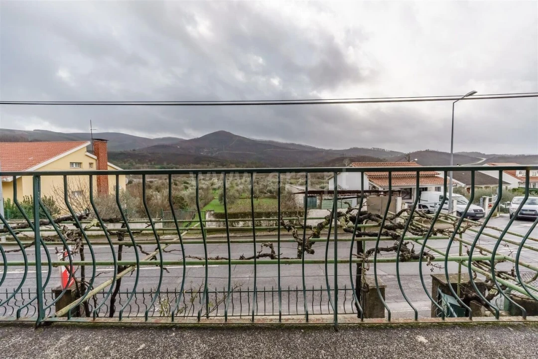 Moradia T3 para Venda em Barco e Coutada Foto 17