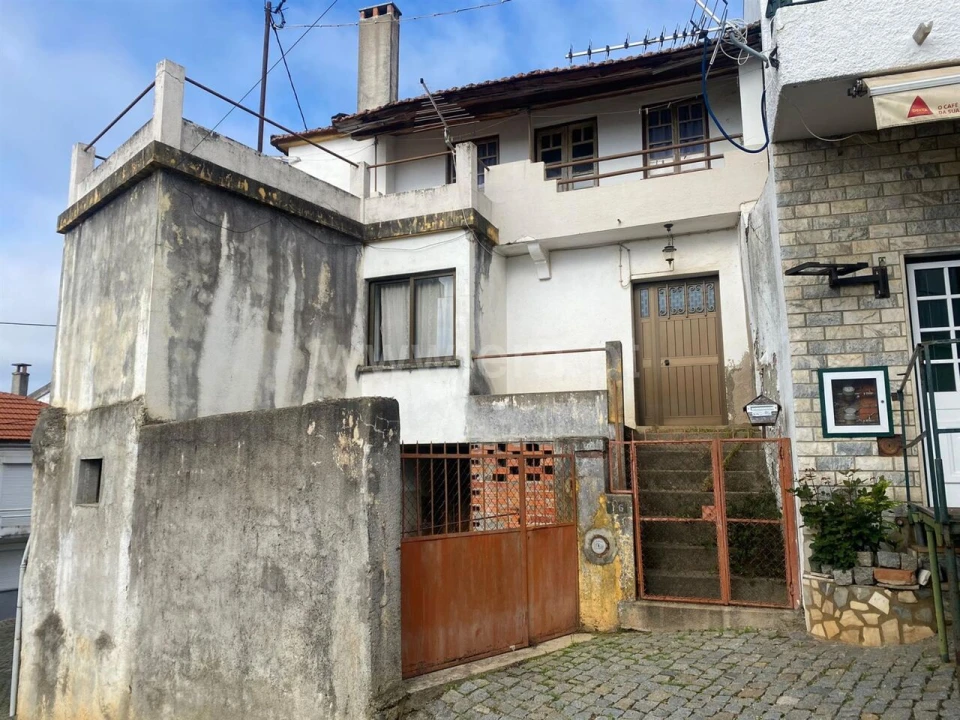 Moradia T3 para Venda em Peso e Vales do Rio Foto 1