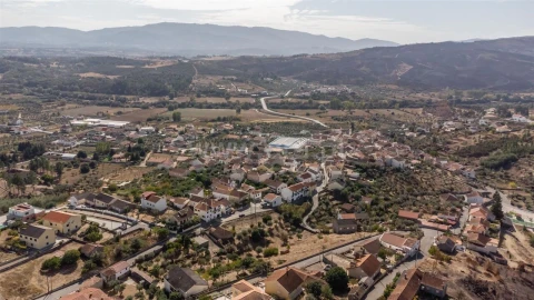 Moradia T3 para Venda em Peso e Vales do Rio