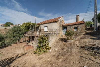 Moradia T3 para Venda em Peso e Vales do Rio