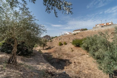 Moradia T3 para Venda em Peso e Vales do Rio