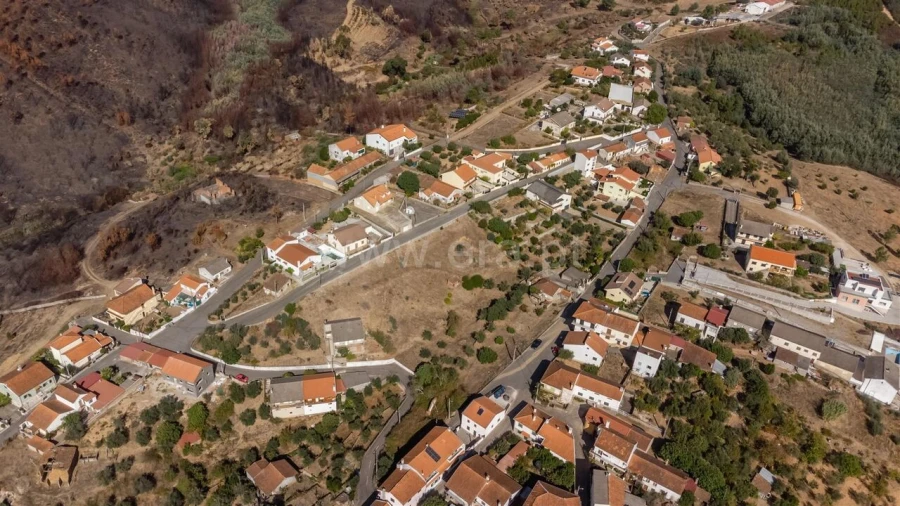 Moradia T3 para Venda em Peso e Vales do Rio Foto 3