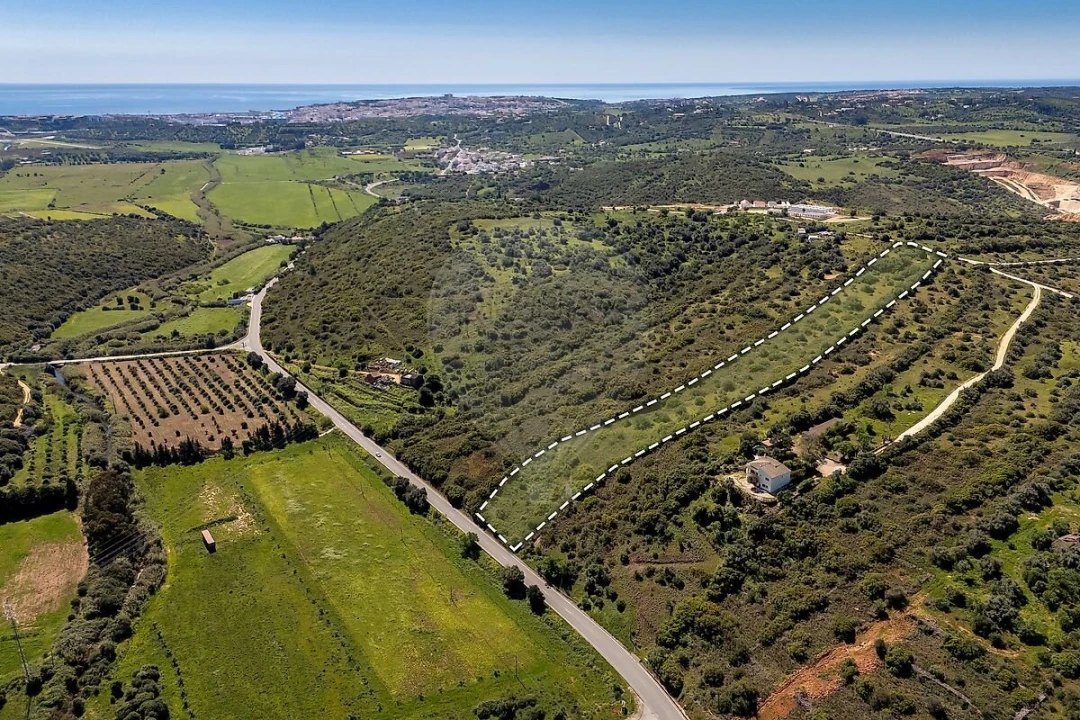 Terreno para Venda em Bensafrim e Barão de São João Foto 1