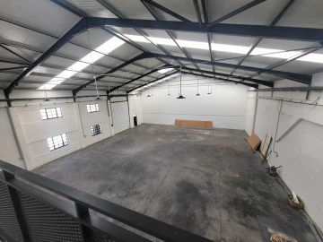 Armazém para Arrendamento em Algoz e Tunes