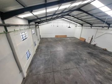 Armazém para Arrendamento em Algoz e Tunes