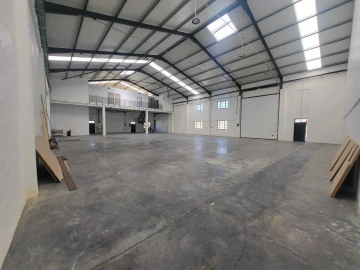 Armazém para Arrendamento em Algoz e Tunes