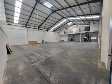 Armazém para Arrendamento em Algoz e Tunes