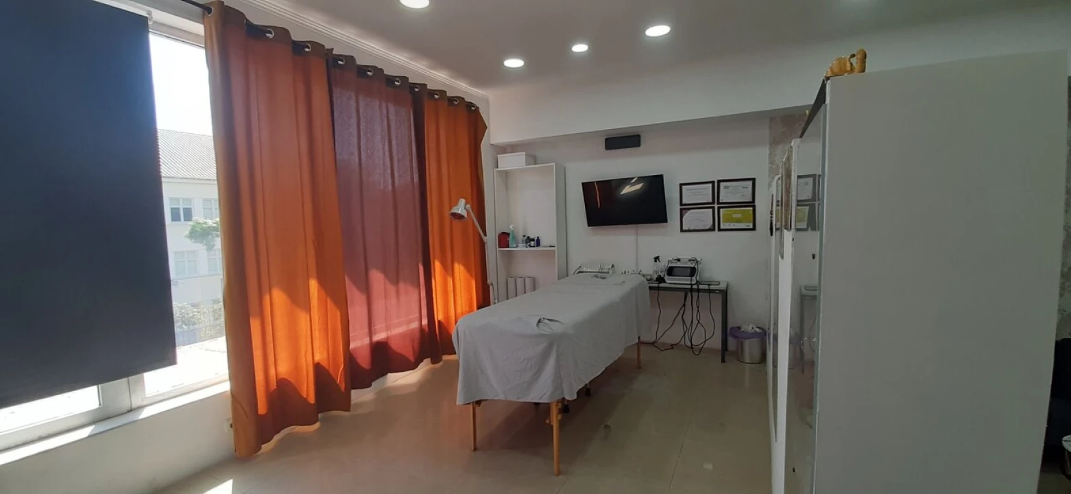 Loja para Venda em Almada, Cova da Piedade, Pragal e Cacilhas Foto 2