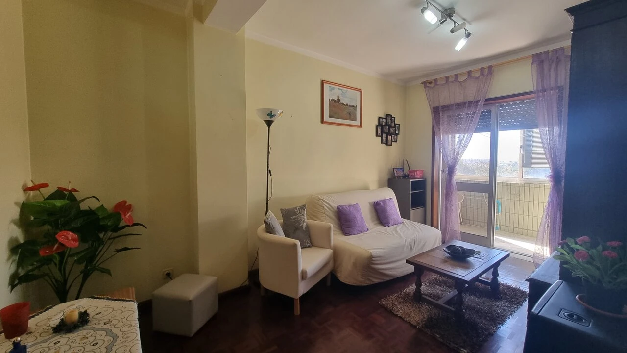 Apartamento T1 para Venda em Rio Tinto Foto 2