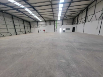 Armazém para Arrendamento em Algoz e Tunes