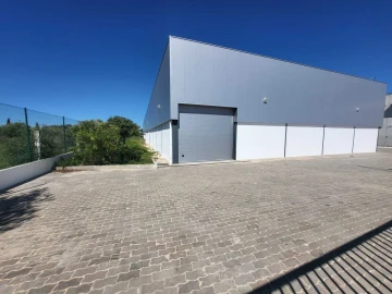 Armazém para Arrendamento em Algoz e Tunes