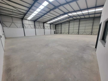 Armazém para Arrendamento em Algoz e Tunes