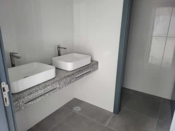 Armazém para Arrendamento em Algoz e Tunes