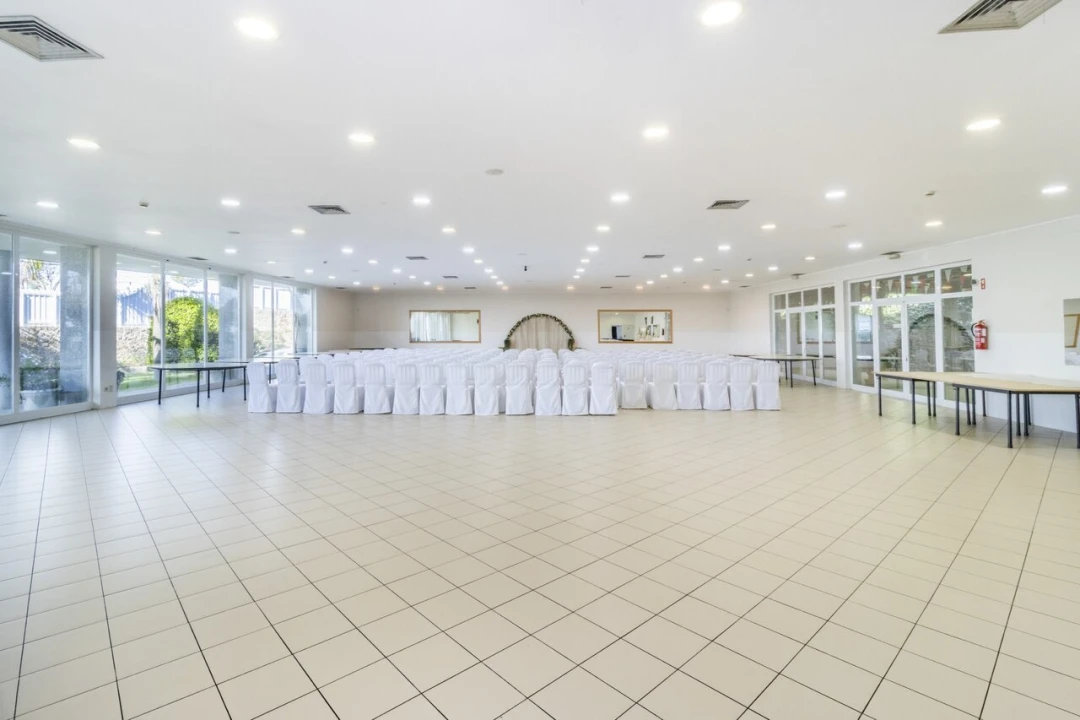 Armazém para Venda em São Miguel do Souto e Mosteirô Foto 2