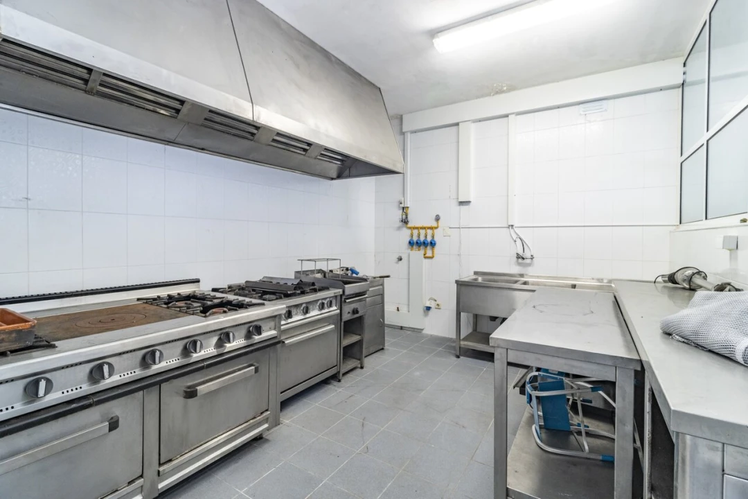 Armazém para Venda em São Miguel do Souto e Mosteirô Foto 18