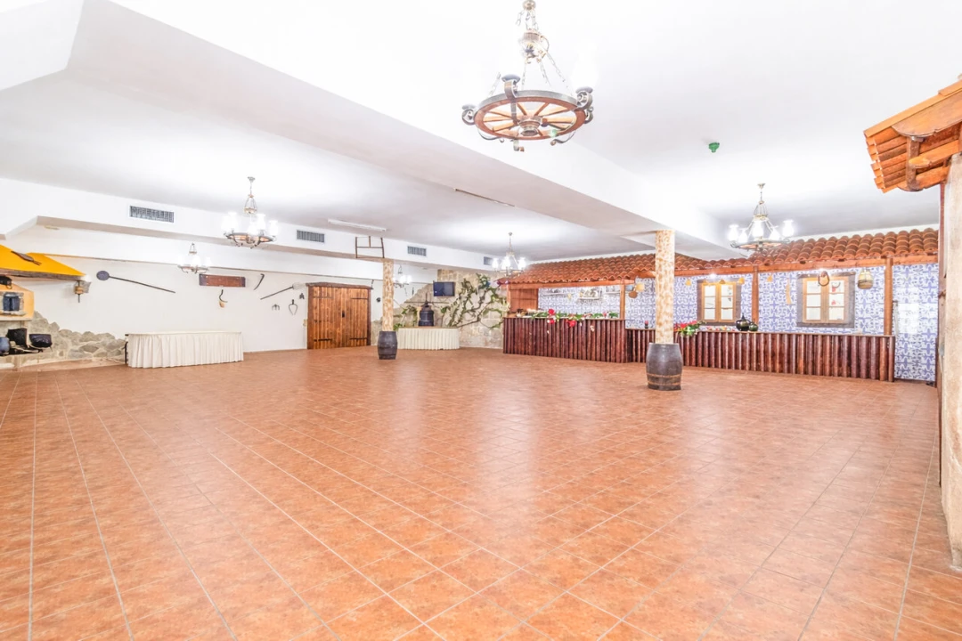 Armazém para Venda em São Miguel do Souto e Mosteirô Foto 21