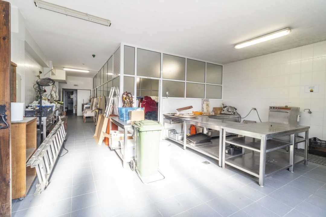 Armazém para Venda em São Miguel do Souto e Mosteirô Foto 23