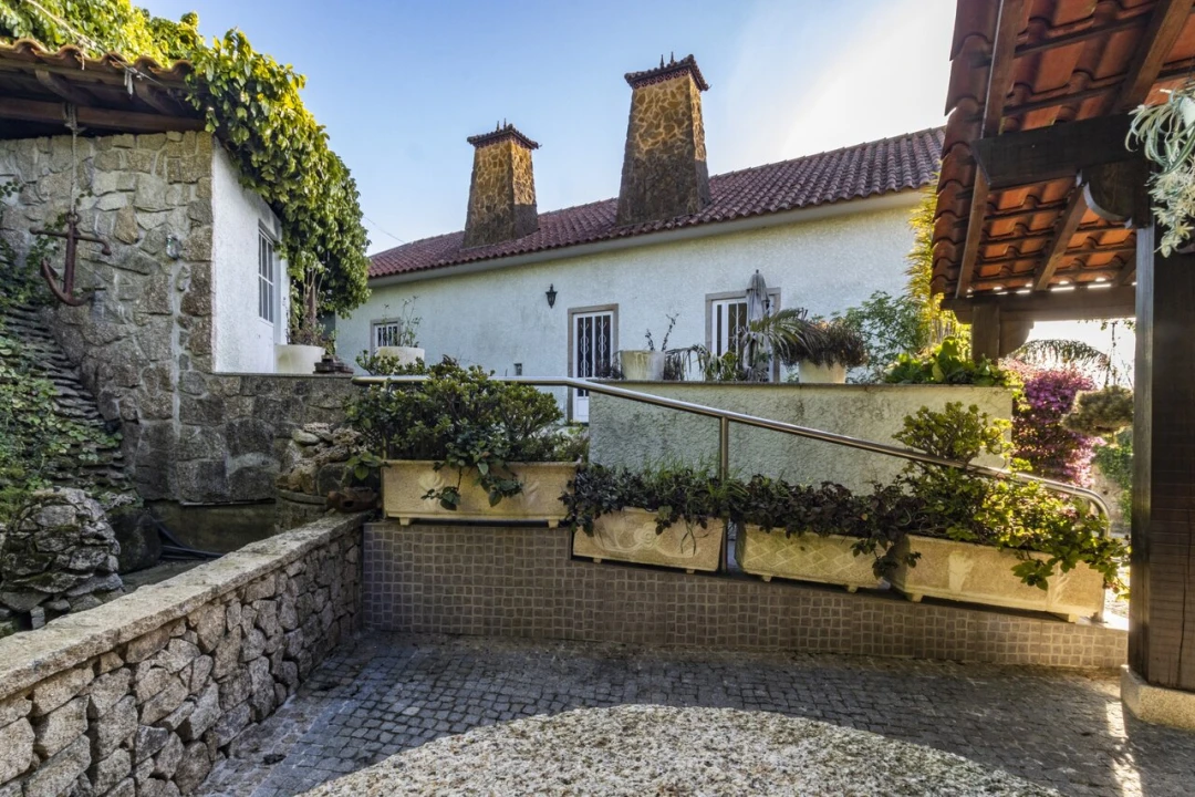 Armazém para Venda em São Miguel do Souto e Mosteirô Foto 43