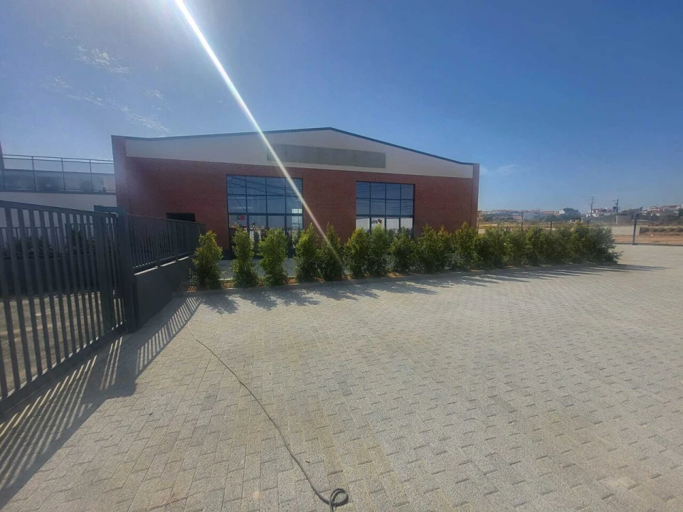 Loja para Arrendamento em Algoz e Tunes Foto 1