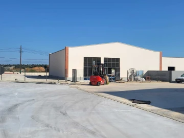 Loja para Arrendamento em Algoz e Tunes