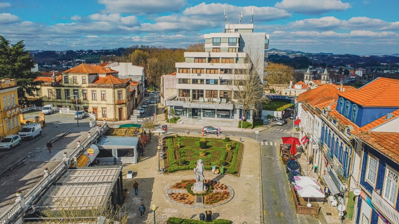 Loja para Venda em Santo Tirso, Couto (Santa Cristina e São Miguel) e Burgães Foto 13