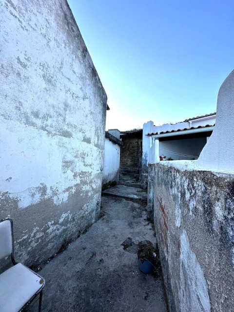 Moradia T2 para Venda em Carvoeira e Carmões