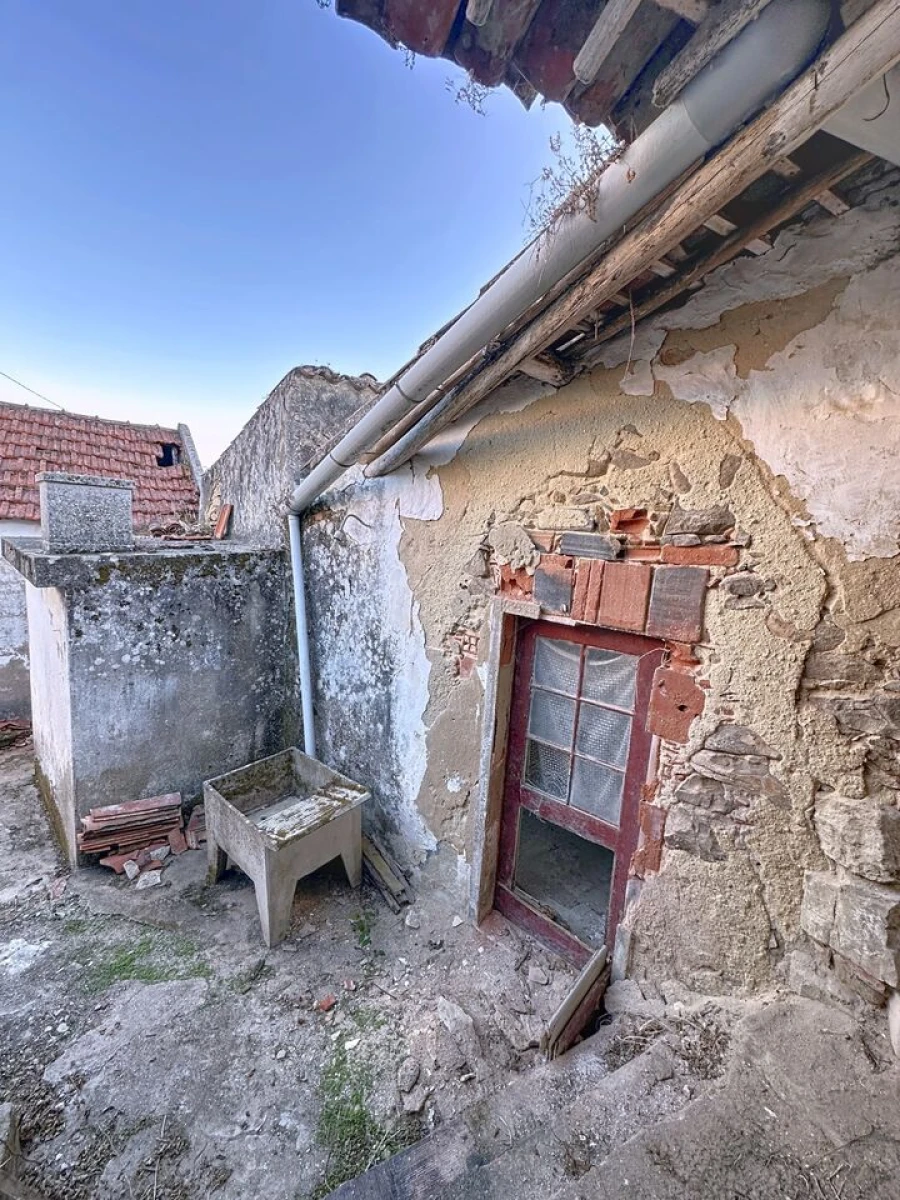 Moradia T2 para Venda em Carvoeira e Carmões Foto 17