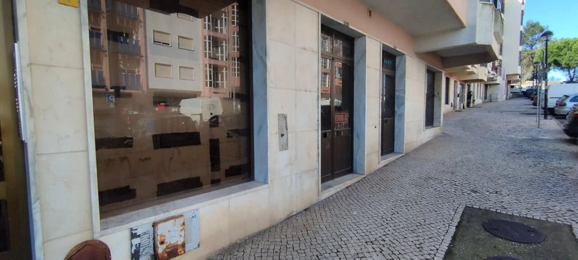 Loja para Venda em Cacém e São Marcos