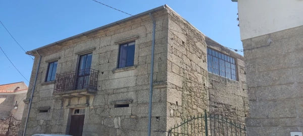 Moradia T4 para Venda em Pousade e Albardo