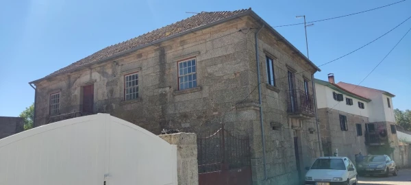 Moradia T4 para Venda em Pousade e Albardo