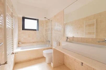 Moradia T5 para Venda em Santa Maria e São Miguel, São Martinho, São Pedro Penaferrim