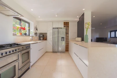 Moradia T5 para Venda em Santa Maria e São Miguel, São Martinho, São Pedro Penaferrim