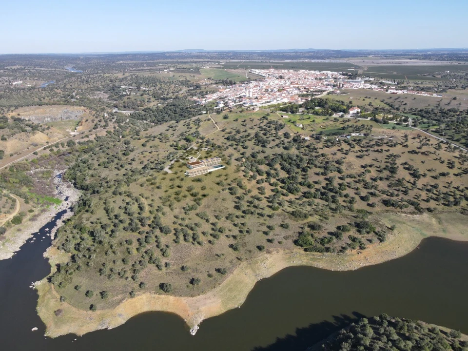 Prédio para Venda em Santa Maria do Castelo e Santiago e Santa Susana Foto 4