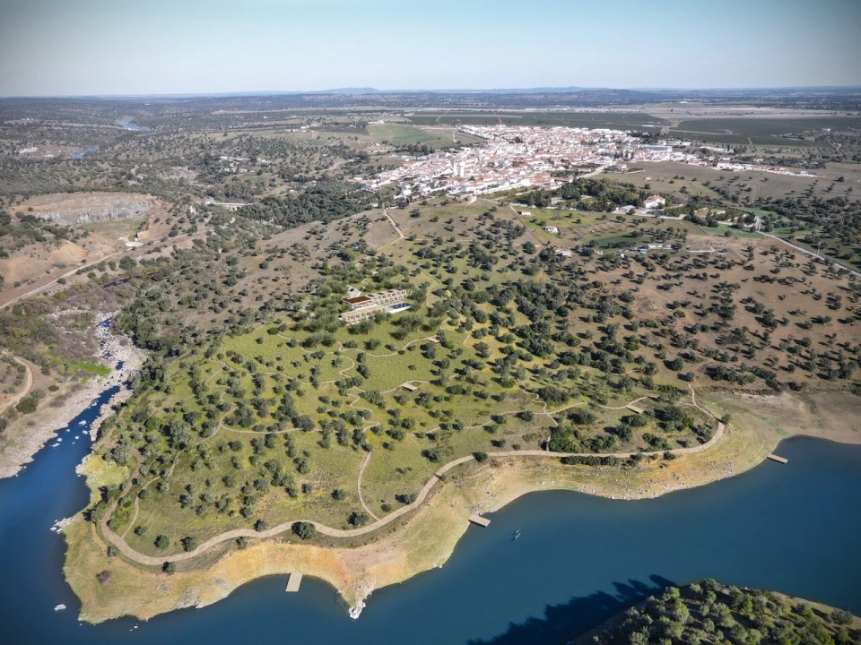 Prédio para Venda em Santa Maria do Castelo e Santiago e Santa Susana Foto 5