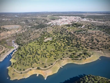 Prédio para Venda em Santa Maria do Castelo e Santiago e Santa Susana