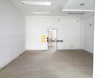 Loja para Arrendamento em Paranhos