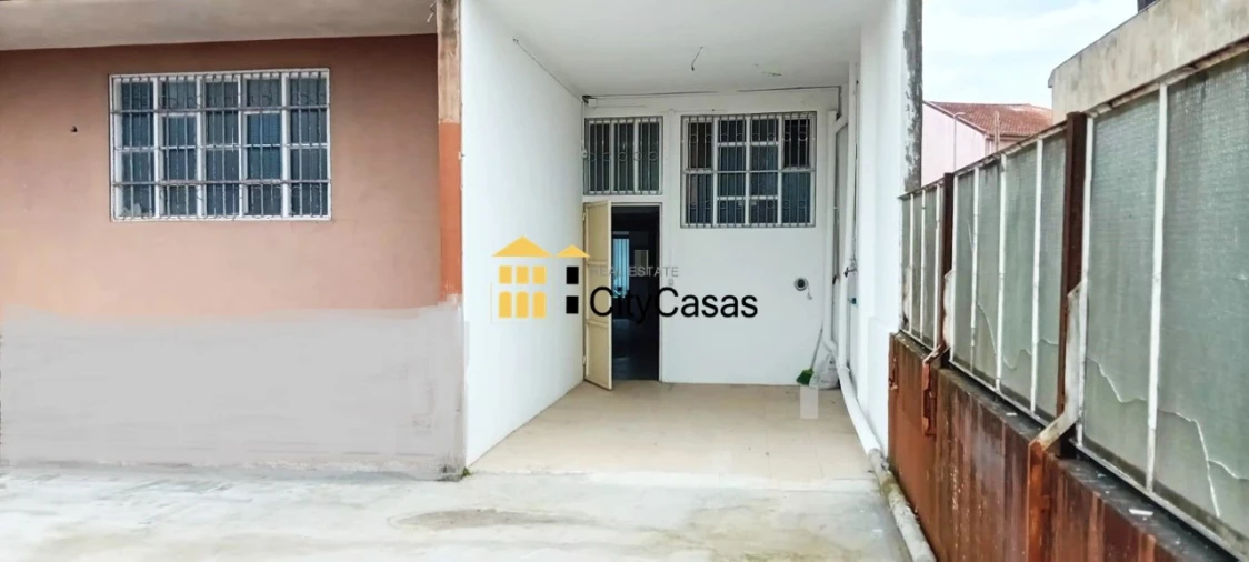 Loja para Arrendamento em Paranhos Foto 4