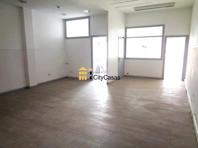 Loja para Arrendamento em Paranhos Foto 13