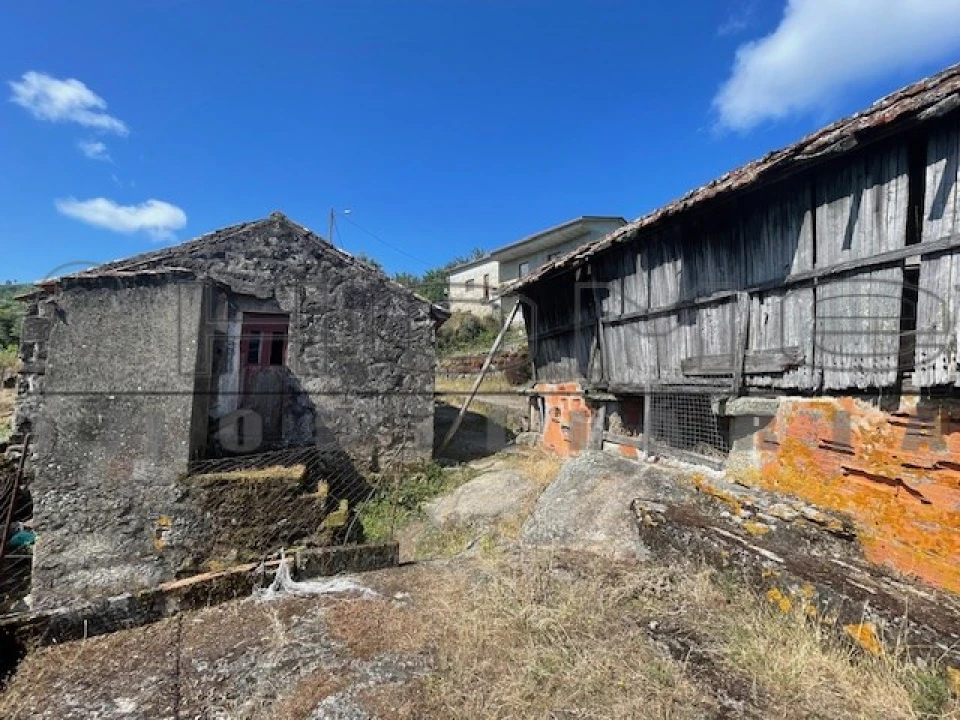 Moradia para Venda em Oliveira do Douro Foto 1