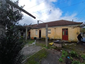 Moradia T3 para Venda em Campos e Vila Meã