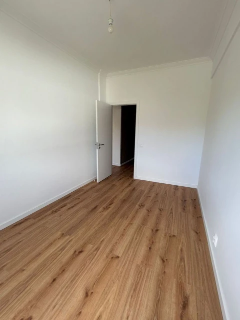 Apartamento T2 para Arrendamento em Agualva e Mira-Sintra
