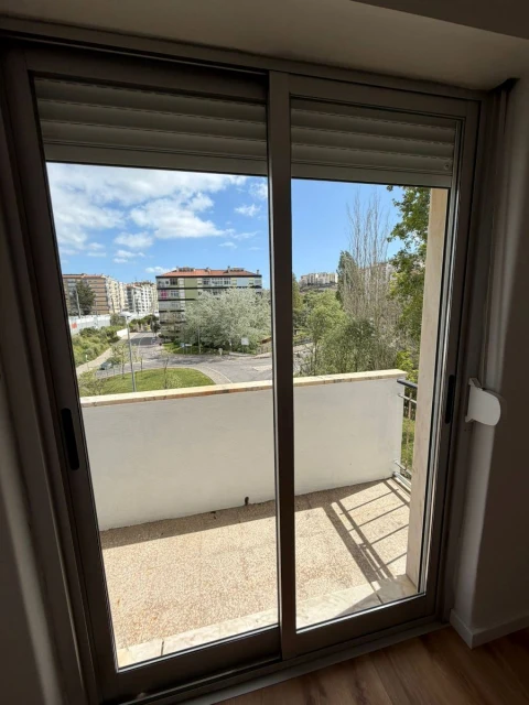 Apartamento T2 para Arrendamento em Agualva e Mira-Sintra