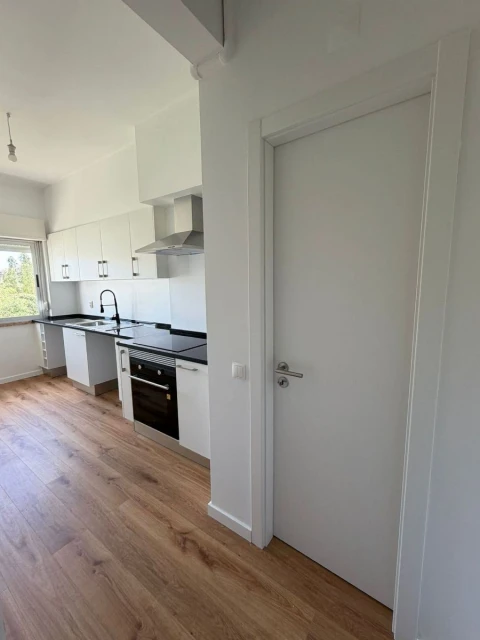 Apartamento T2 para Arrendamento em Agualva e Mira-Sintra