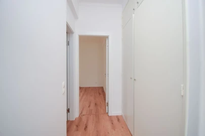 Apartamento T2 para Arrendamento em Agualva e Mira-Sintra
