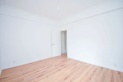 Apartamento T2 para Arrendamento em Agualva e Mira-Sintra