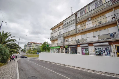 Apartamento T2 para Arrendamento em Agualva e Mira-Sintra